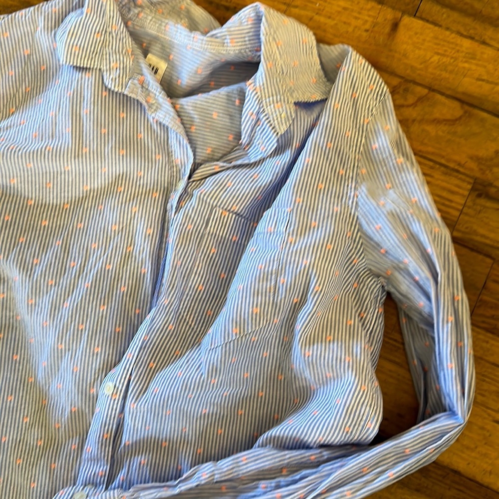 M TALL - Gap blue white stripped peach embroidered dot button up long sleeve